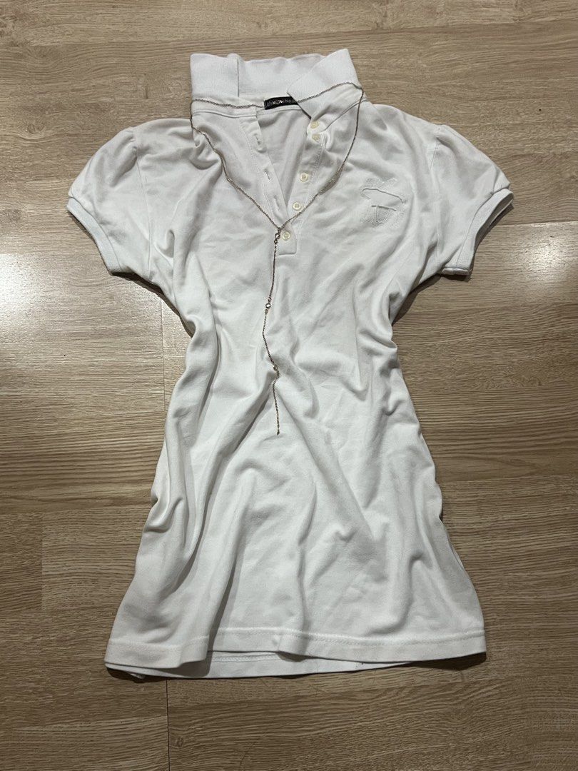White Aberocrombie & Fitch polo (Category: Shirts) located in Manila. Submitted by curateeeddd (Listing ID 1456548334, Image 1). Description: has some small stains but not noticable when worn.