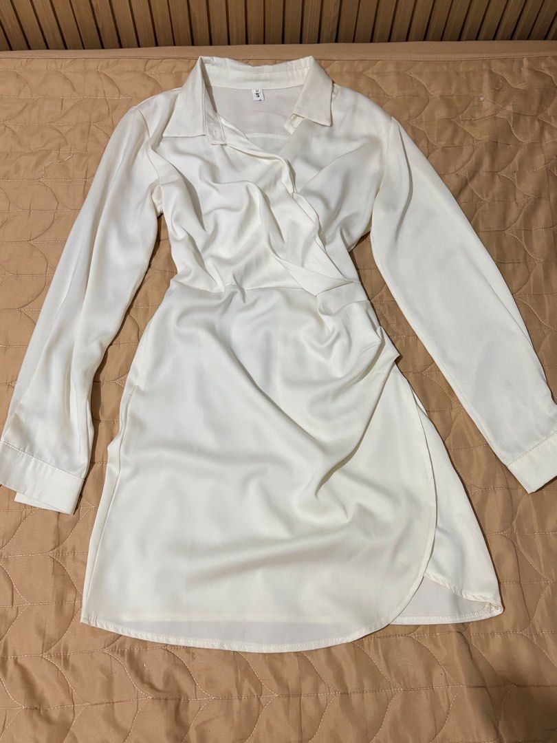 White Satin Long Sleeve Dress (Category: Dresses) located in Quezon City. Submitted by chimpanjee (Listing ID 1456495710, Image 2). Description: fits small to medium frame no ww, actually never got to wear this since i realized it wasnt my style.