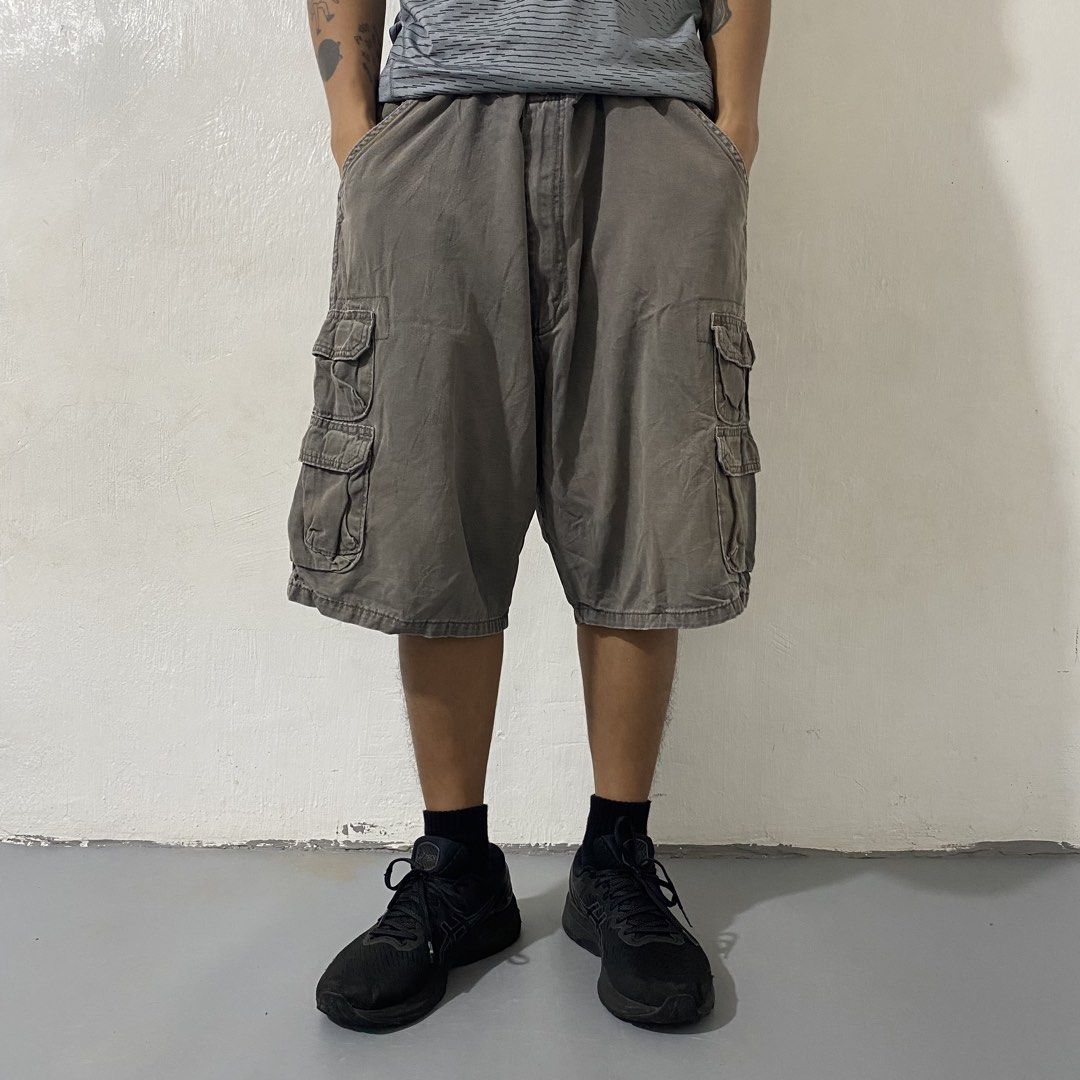 Wrangler 🩳| Khaki Oversized Cargo Utility Shorts (Category: Shorts) located in Bulacan. Submitted by orc.ph (Listing ID 1456527103, Image 2). Description: Wrangler 🩳| Khaki Oversized Cargo Utility Shorts ‎Material Used: 97% Cotton 3% Spandex -Outdoor Fit -Mid-To-High Rise -Zip-Fly And Button Enclosure -Wide Belt Hoops -Multi Pockets Layer -Two Side Slip Pockets -Velcro Flap Closure Cargo Pockets -Baggy Fit ‎-Size: 3XL -Waistline: 42 ‎-Length: 2