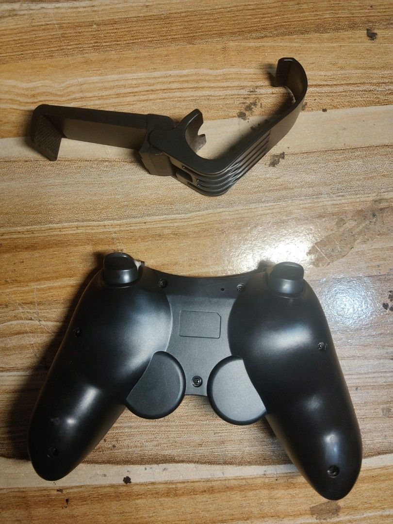 X3 wireless bluetooth gamepad gaming controller (Category: Controllers) located in Manila. Submitted by ruijiu (Listing ID 1456469543, Image 2). Description: lacking charger.