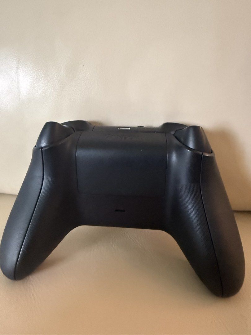 Xbox Wireless Controller (Category: Controllers) located in Singapore. Submitted by alohaya66 (Listing ID 1456518244, Image 3). Description: - Black Xbox Wireless Controller - Connects via Bluetooth - USB-C charging port - Compatible with Xbox Series X/S, Xbox One, and Windows PCs - Tested and working.