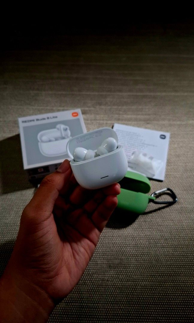 Xiaomi Redmi Buds 8 Lite (Category: Earphones) located in Pasay City. Submitted by andreiisasundae (Listing ID 1456478238, Image 2). Description: Xiaomi Redmi Buds 8 Lite White For more info about the Earbuds, visit this link: https://www.mi.com/ph/product/redmi-buds-8-lite/.