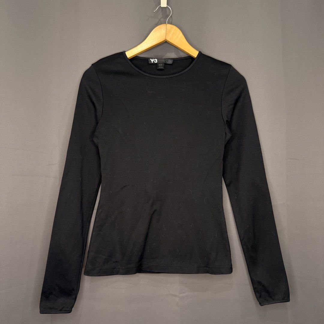 Y-3 Black Long-sleeve Crewneck (Category: Longsleeves) located in Manila. Submitted by saintjohnn (Listing ID 1456497433, Image 2). Description: Y-3 Black Long-sleeve Crewneck Excellent Condition No Issue Size: XS Length: 23" Width: 14" Sleeve: 28" ₱700.