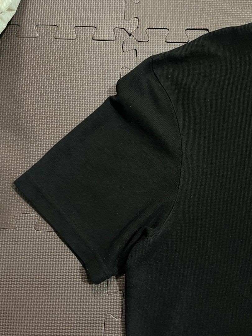 Zara Basic Tee (Category: Activewear) located in San Mariano. Submitted by rakithrift (Listing ID 1456543130, Image 2). Description: - Color Black - Waffle cloth - Size XL on tag - 55% polyester, 43% Cotton-Algodon, 2% Elastano 📏Dimes: Width: 24“ Length: 30“ 🎨Color rate: 10/10 ✅Condition: Excellent ❌Issue: None 🏷️: ₱ 349(+sf) - Color may vary due to lighting.