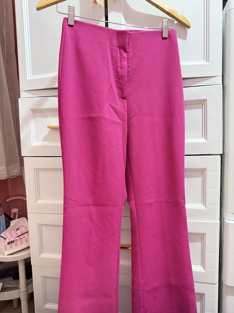Zara pink pants (Category: Other Bottoms) located in Taguig. Submitted by chen.preloveddd (Listing ID 1456556839, Image 2). Description: - Fits 26-27 waistline, Fits small to medium - With white stain kindly check the pics not so obvious naman since small stain lang siya - Im 5’3 and medyo mahaba sakin ng 1inch 📍Taguig south signal village.