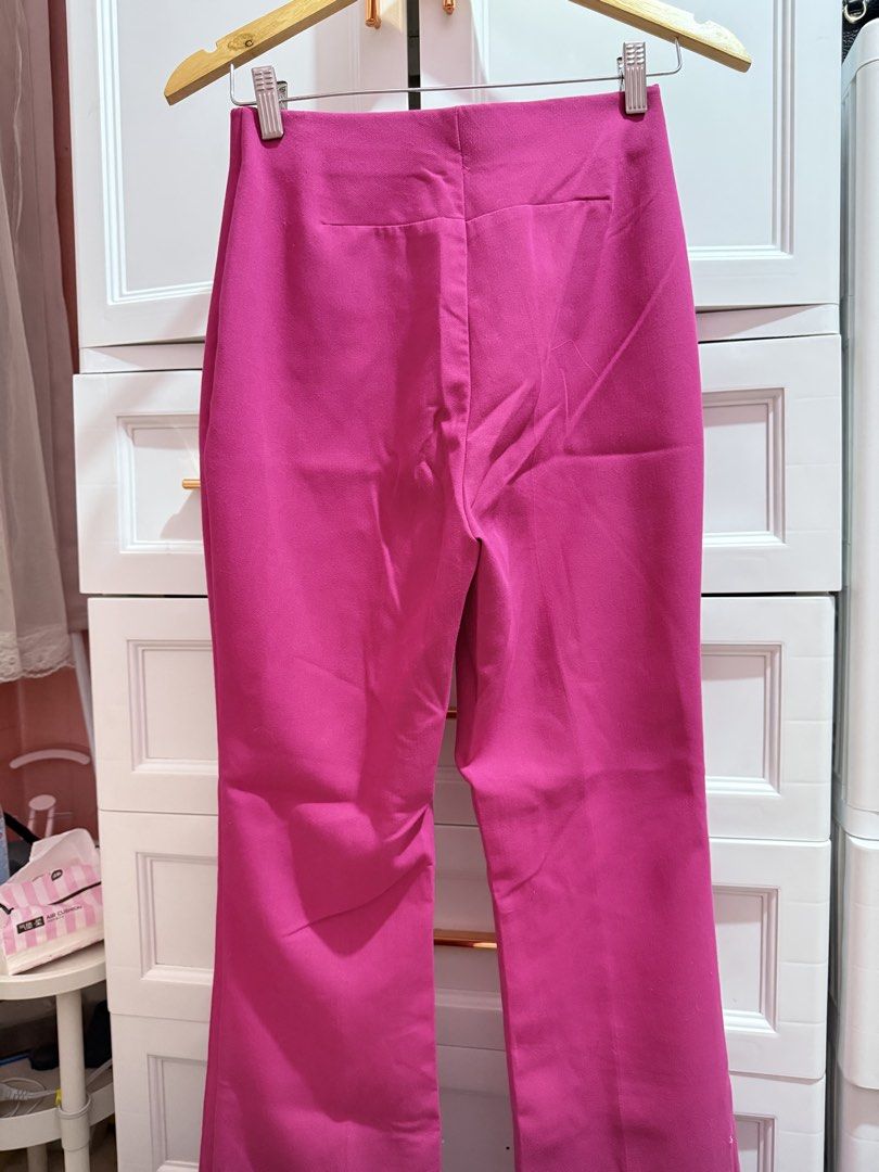 Zara pink pants (Category: Other Bottoms) located in Taguig. Submitted by chen.preloveddd (Listing ID 1456556839, Image 3). Description: - Fits 26-27 waistline, Fits small to medium - With white stain kindly check the pics not so obvious naman since small stain lang siya - Im 5’3 and medyo mahaba sakin ng 1inch 📍Taguig south signal village.
