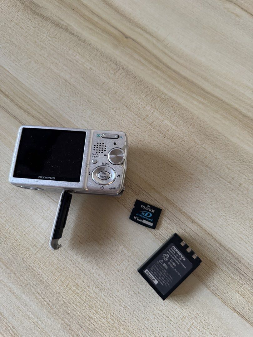 1GB Fujifilm XD Card (Category: Memory & SD Cards) located in Quezon City. Submitted by zesthiria (Listing ID 1453407806, Image 2). Description: Bought from orange app, 1 GB XD Card used for digital cameras. Open for meet-ups and delivery. RFS: Selling my camera.