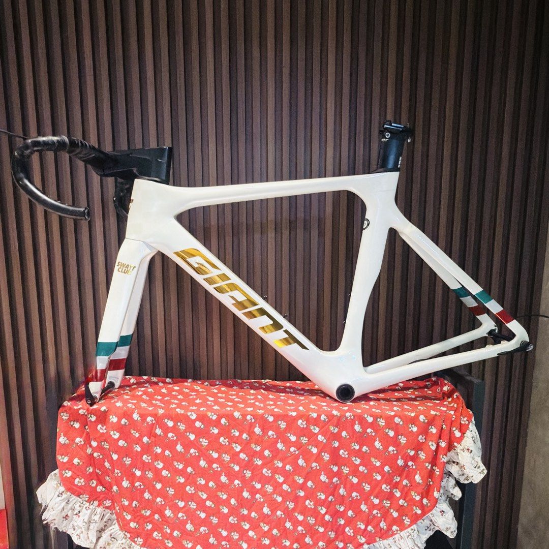2020 Giant Propel Frameset (Category: Bicycles) located in Manila. Submitted by unclegravel (Listing ID 1453350514, Image 1). Description: 2020 Giant Propel Frameset Carbon Fiber Small size Bike skinned since day 1 No hidden issues No hidden damages Price is negotiable .