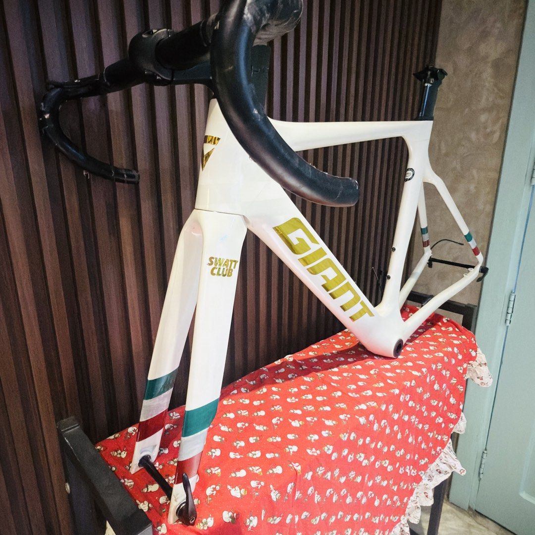 2020 Giant Propel Frameset (Category: Bicycles) located in Manila. Submitted by unclegravel (Listing ID 1453350514, Image 2). Description: 2020 Giant Propel Frameset Carbon Fiber Small size Bike skinned since day 1 No hidden issues No hidden damages Price is negotiable .
