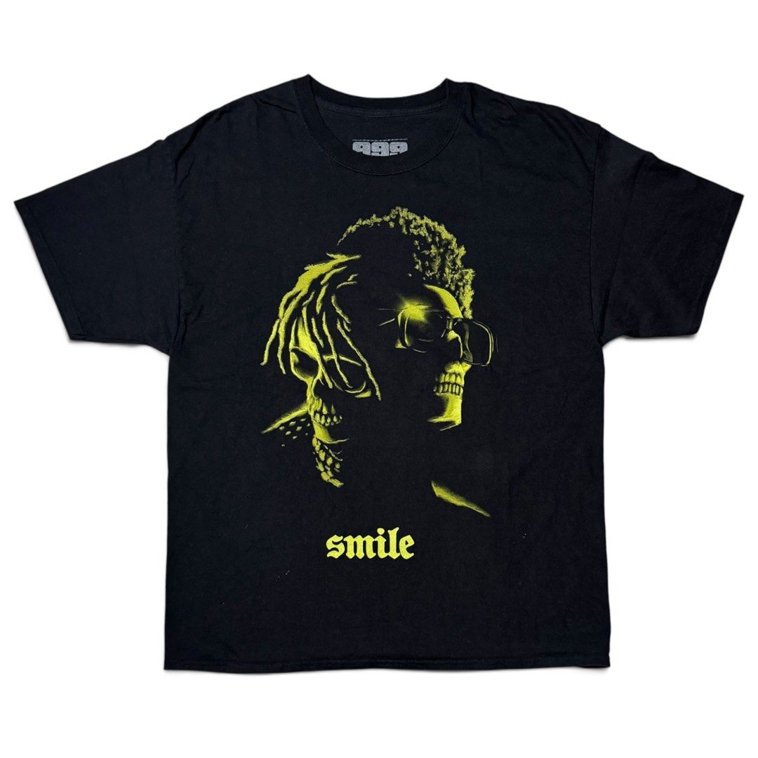 999 Juice Wrld x The Weeknd Rap Tee (Category: Tshirts & Polo Shirts ) located in Sison. Submitted by shoot.your.offer (Listing ID 1453302673, Image 1). Description: - Juice Wrld x The Weeknd Collab "Smile" - Pristine Condition - Juice Wrld and The Weeknd Big head Yellow graphic print on front and back - Features '999' logo and 'smile' text - Back design includes 'XO' and '999' graphics - Ideal for fans of the artist - 23" width - 30" length.
