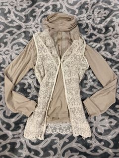 (Category: ) located in . Submitted by swansxcloset (Listing ID 1453412659, Image 1). Description: .