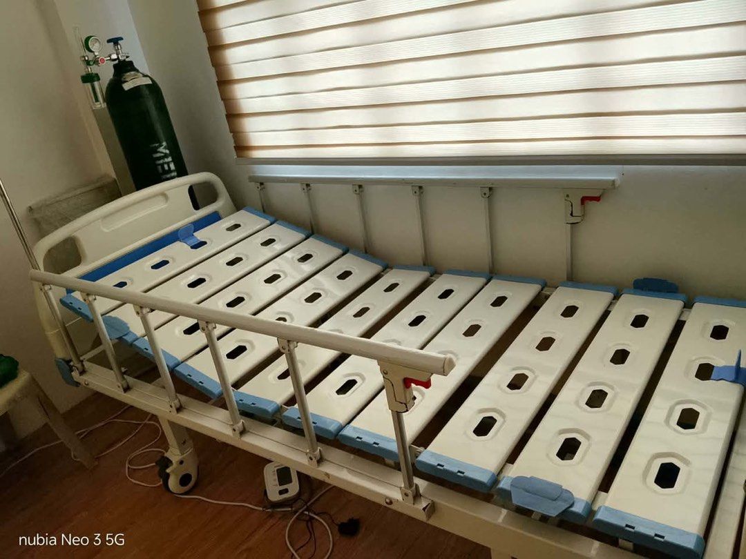 Adjustable Hospital Bed with Crank (Category: Medical Supplies & Tools) located in Rizal. Submitted by ramarosita969 (Listing ID 1453409726, Image 1). Description: - Adjustable hospital bed with manual cranks - Backrest and leg positions can be adjusted - Sturdy bed frame with safety side rails - Wheels for easy mobility - Includes an oxygen tank holder - Perfect for home healthcare needs - free medical oxygen regulator.