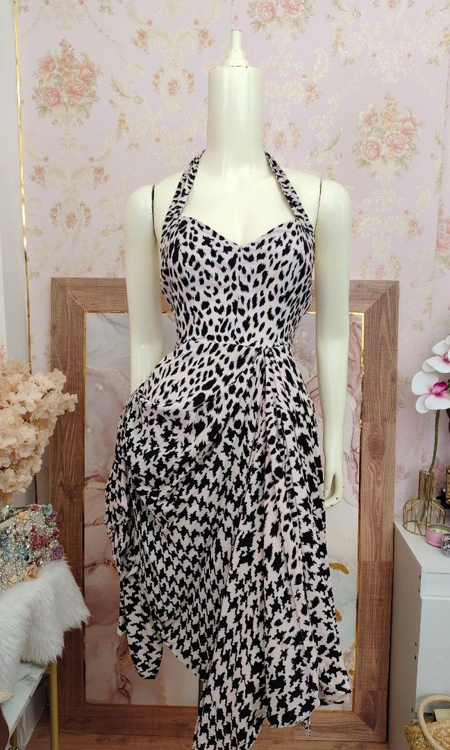 Alexander McQueen Halter Dress (Category: Luxury Apparel) located in Pagudpud. Submitted by altheacee063978 (Listing ID 1453315798, Image 3). Description: .