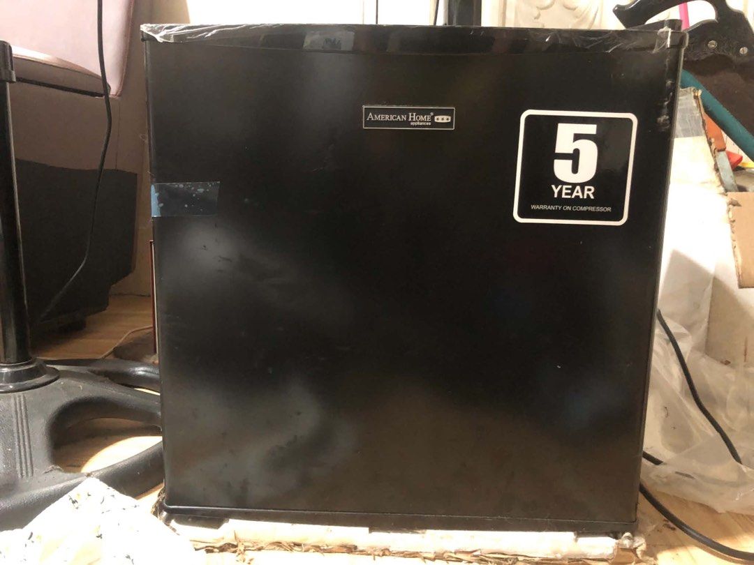 American Home Mini Refrigerator (Category: Refrigerators and Freezers) located in San Pedro. Submitted by cluttersdemaria (Listing ID 1453407244, Image 1). Description: Mini Refrigerator with box 6 mons used then natambak nlng ( No receipt ) RFS: hindi nagagamit .
