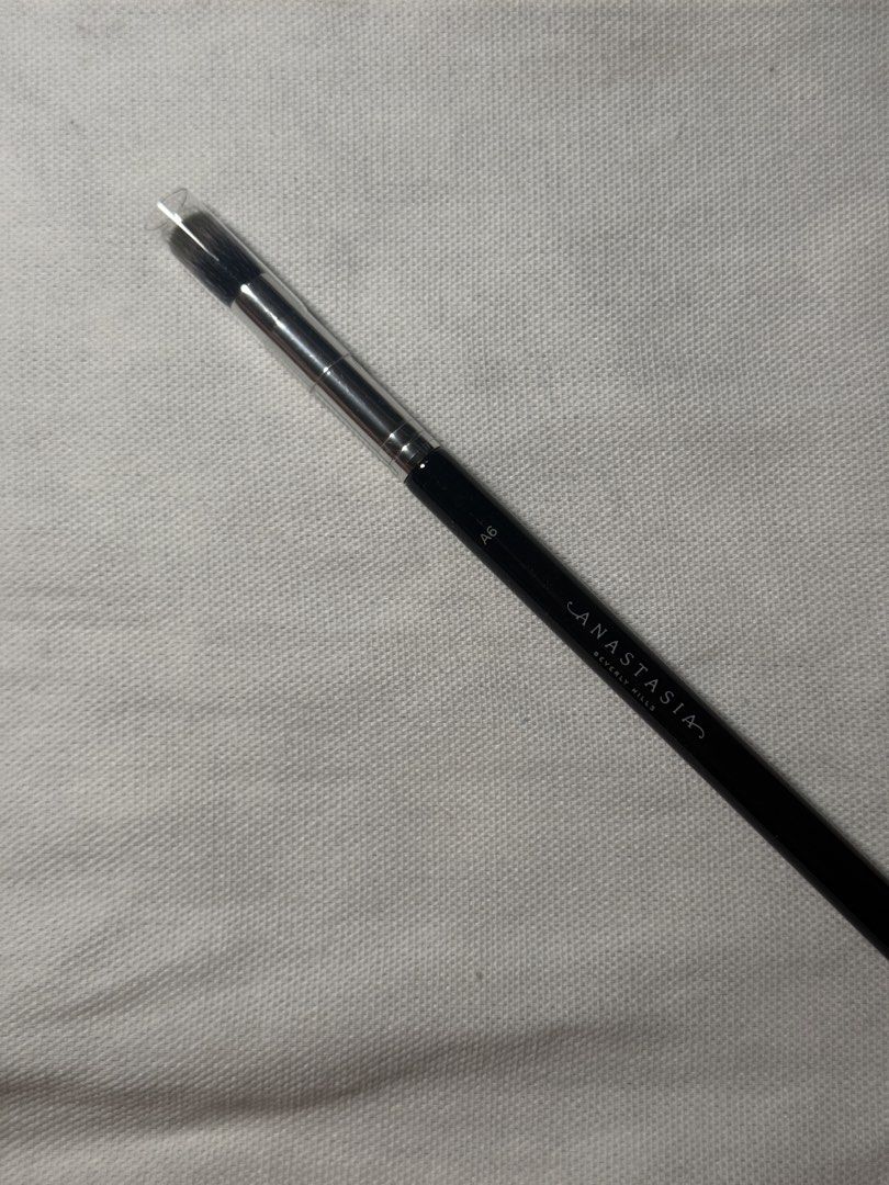 Anastasia Beverly Hills A6 Brush (Category: Makeup) located in Muntinlupa City. Submitted by declutterwithksgs (Listing ID 1453253274, Image 2). Description: Anastasia Beverly Hills A6 brush BRAND NEW - Features a black handle with a silver ferrule - Small, round eye & face brush for buffing and blending. - Comes with a clear plastic protector for the brush head Buyer must cover for shipping.
