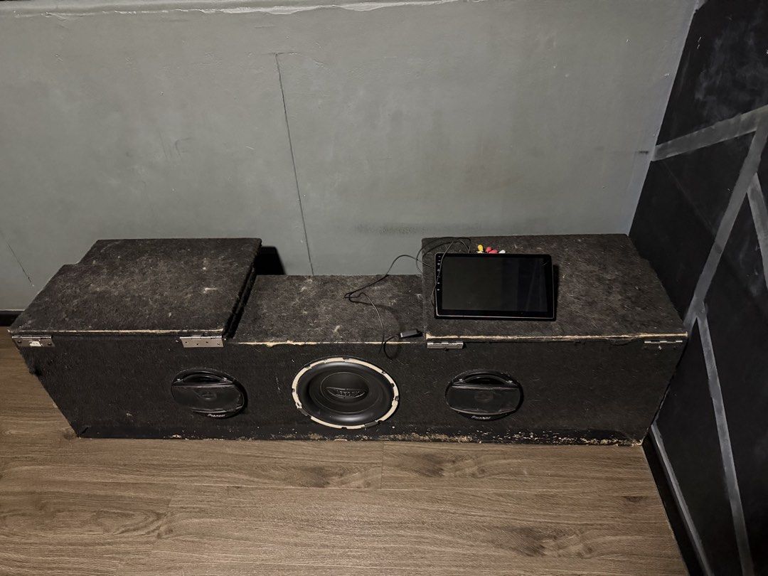 Android player (Category: Audio Systems) located in Singapore. Submitted by chococookies47 (Listing ID 1453374699, Image 2). Description: Used but not abused Last used on Hi-ace Comes with speaker and center console Negotiable .