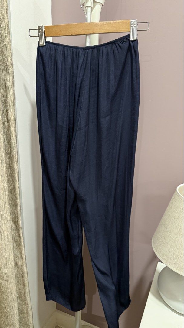 Apara Studio Lounge Pants Size XS Navy (Category: Other Bottoms) located in Mandaluyong City. Submitted by jv_preloved (Listing ID 1453405402, Image 3). Description: Spring cleaning :) Serious buyers only. No lowballers. Shipping/ delivery at buyer’s cost Length altered - refer to images for measurements Used once. My Details: Height - 153cm Typical size - 4 Waist - around 25-26in Location - mandaluyong.