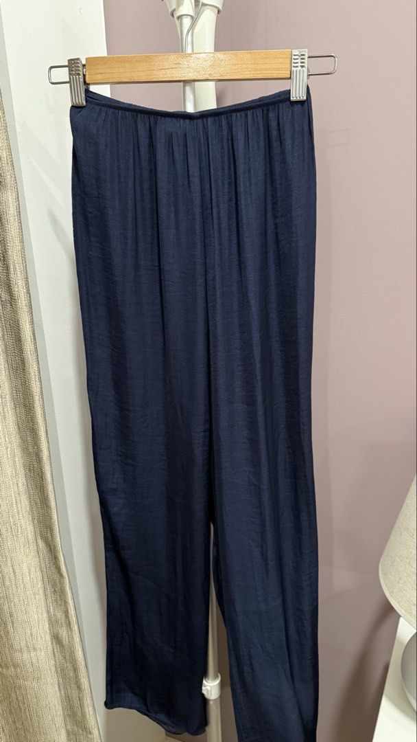 Apara Studio Lounge Pants Size XS Navy (Category: Other Bottoms) located in Mandaluyong City. Submitted by jv_preloved (Listing ID 1453405402, Image 2). Description: Spring cleaning :) Serious buyers only. No lowballers. Shipping/ delivery at buyer’s cost Length altered - refer to images for measurements Used once. My Details: Height - 153cm Typical size - 4 Waist - around 25-26in Location - mandaluyong.