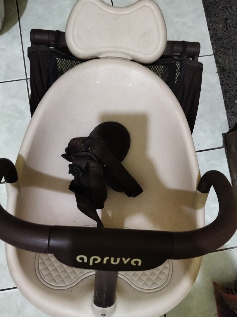 Apruva Lightweight magic stroller (Category: Infant Playtime) located in Caloocan City. Submitted by moviekidd6789 (Listing ID 1453366024, Image 3). Description: READ DESC!! -Used once di na nag kasya si baby, bought in 2024 -NO FLAWS, fully functional -Can send more pics :)) - Equipped with a safety harness and footrest for secure rides. - Designed for easy pushing and steering -MOP: GCASH -MOD: Lalamove only.