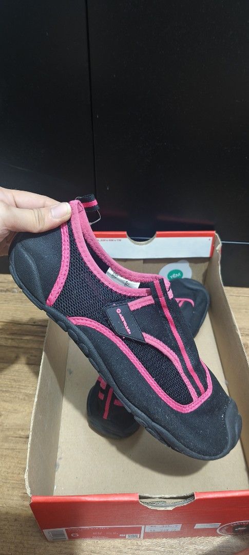 Aqua Shoes Black Pink Size 6 (Category: Sneakers) located in Cavite. Submitted by house_of_tabitha (Listing ID 1453362884, Image 2). Description: -swimming shoes in black and pink - Easy on/off with velcro straps - Quick-drying mesh material - Grippy sole for safety - no box - Ideal for beach and pool activities.