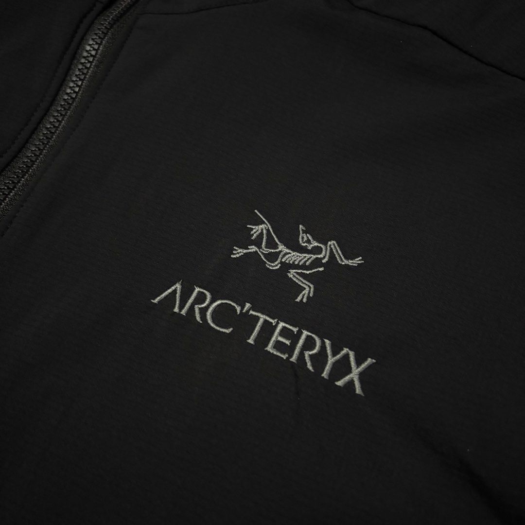 Arc’teryx Atom Hoody Jacket (Category: Coats, Jackets and Outerwear) located in Muntinlupa City. Submitted by rtyfck (Listing ID 1453327386, Image 3). Description: Arc’teryx Atom Hoody Jacket Details : •Width/Chest : 22.5 •Full Length : 27(front)-28(back) •Shoulder : 20 •Sleeve Length : 26 •Hem : 21(adjustable) •Size : M •Issue : repaired/replaced zipper top lock , minimal mark/sign of use •Condition : Used •₱7,880.