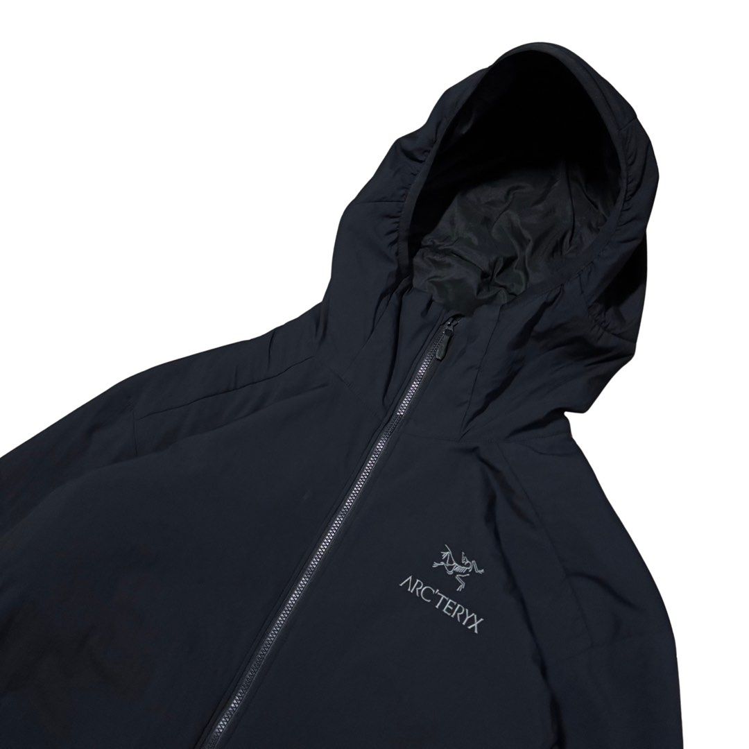 Arc’teryx Atom Hoody Jacket (Category: Coats, Jackets and Outerwear) located in Muntinlupa City. Submitted by rtyfck (Listing ID 1453327386, Image 2). Description: Arc’teryx Atom Hoody Jacket Details : •Width/Chest : 22.5 •Full Length : 27(front)-28(back) •Shoulder : 20 •Sleeve Length : 26 •Hem : 21(adjustable) •Size : M •Issue : repaired/replaced zipper top lock , minimal mark/sign of use •Condition : Used •₱7,880.