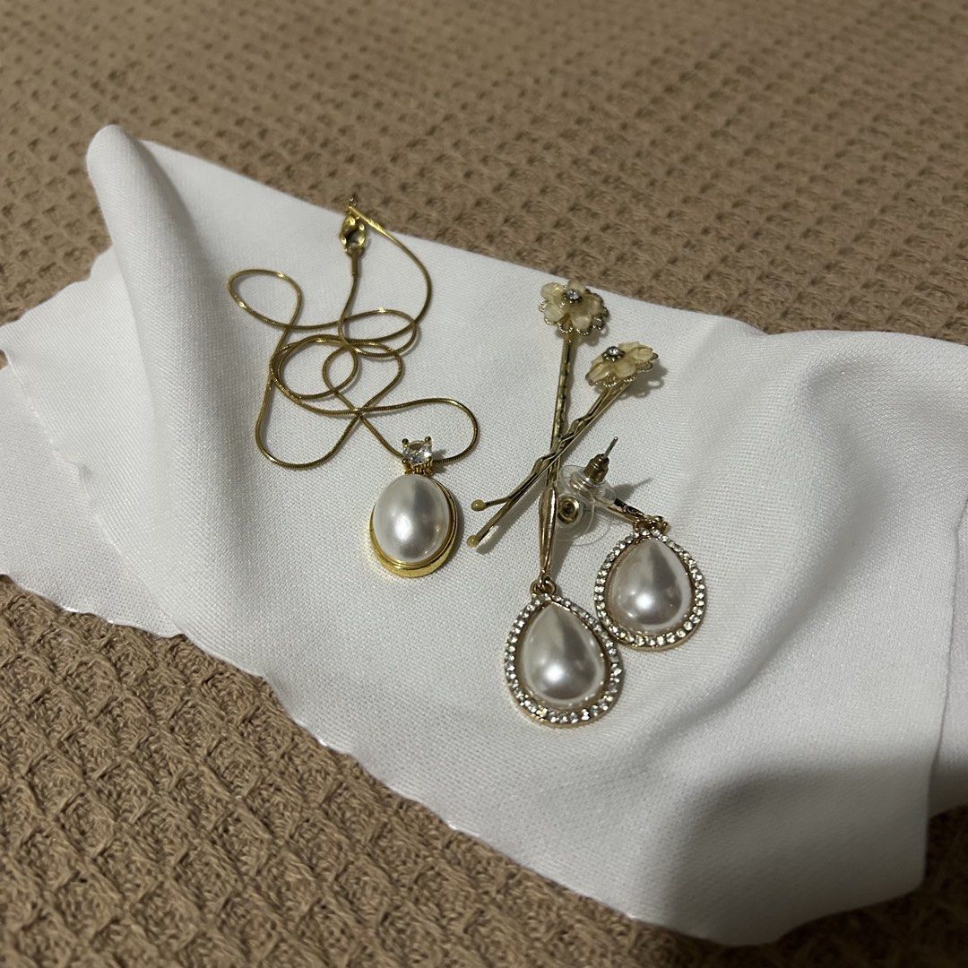 Assorted Earrings and Necklace (Category: Earrings) located in San Pedro. Submitted by aa_jaye (Listing ID 1453389266, Image 2). Description: ACCESSORIES ⊹ preloved — looks exactly like photos ⊹ price varies per pair or per set check out my listings for more items! ▫️payment: gcash / bank transfer ▫️delivery: j&t / lalamove (can ship from bgc or san pedro, laguna).