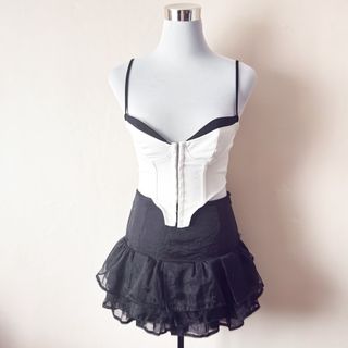 (Category: ) located in . Submitted by rosywardrobe (Listing ID 1453418374, Image 1). Description: .