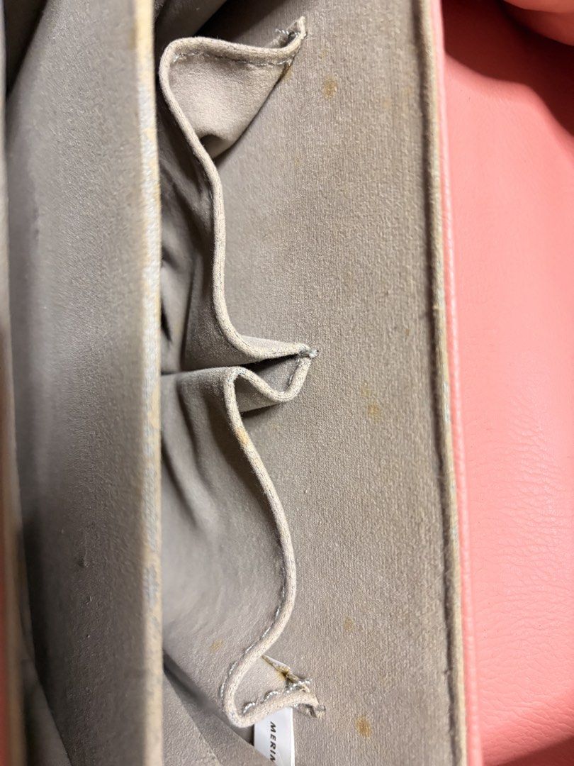 authentic Merimies pink crossbody/satchel (Category: Shoulder Bags) located in Manila. Submitted by swift_cosmicocean (Listing ID 1453399401, Image 3). Description: .