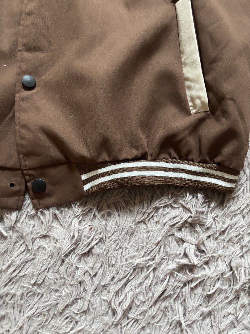 baseball jacket (Category: Coats, Jackets and Outerwear) located in Gurun. Submitted by tishaxoxo (Listing ID 1453358567, Image 3). Description: dm for more info.