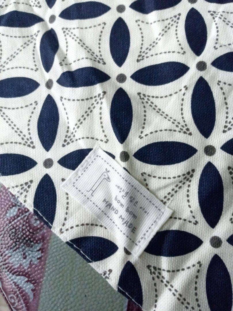 Bibs For Baby 4pcs (Category: Diapers & Baby Wipes) located in Polomolok. Submitted by delosreyesshyn81134 (Listing ID 1453331623, Image 2). Description: Bom Bom Brand Good As New 4pcs Bibs.