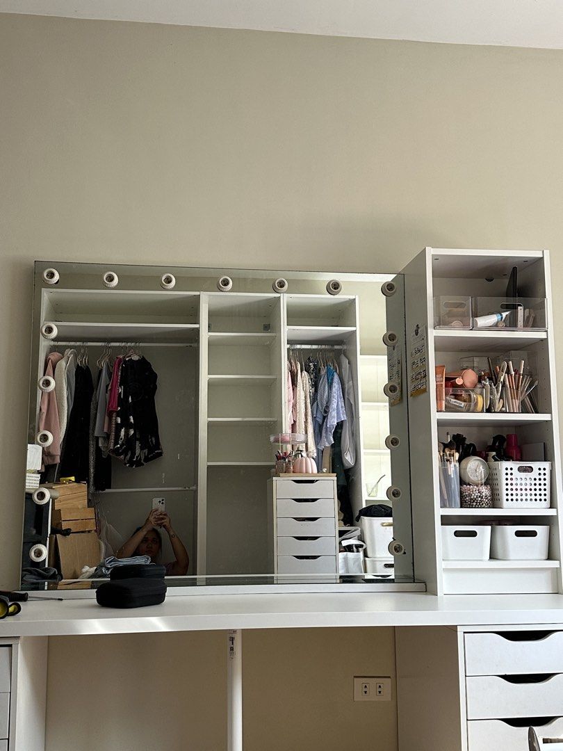 Big vanity mirror ONLY with bulbs (Category: Mirrors) located in Quezon City. Submitted by makeupmatcha (Listing ID 1453289189, Image 2). Description: MIRROR ONLY! Table and shelf not included - used since 2024 - good condition with minor scratches .