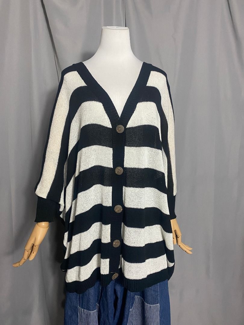 Black & White Oversized Striped Knit Cardigan (Category: Coats, Jackets and Outerwear) located in Las Pinas. Submitted by ipickyou (Listing ID 1453313778, Image 3). Description: Unwashed Condition: 10/10 𝗣𝗿𝗶𝗰𝗲: ₱𝟱𝟱𝟬 𝗠𝗲𝗮𝘀𝘂𝗿𝗲𝗺𝗲𝗻𝘁𝘀 𝘄𝗵𝗲𝗻 𝗹𝗮𝗶𝗱 𝗳𝗹𝗮𝘁: -Length: 32”.