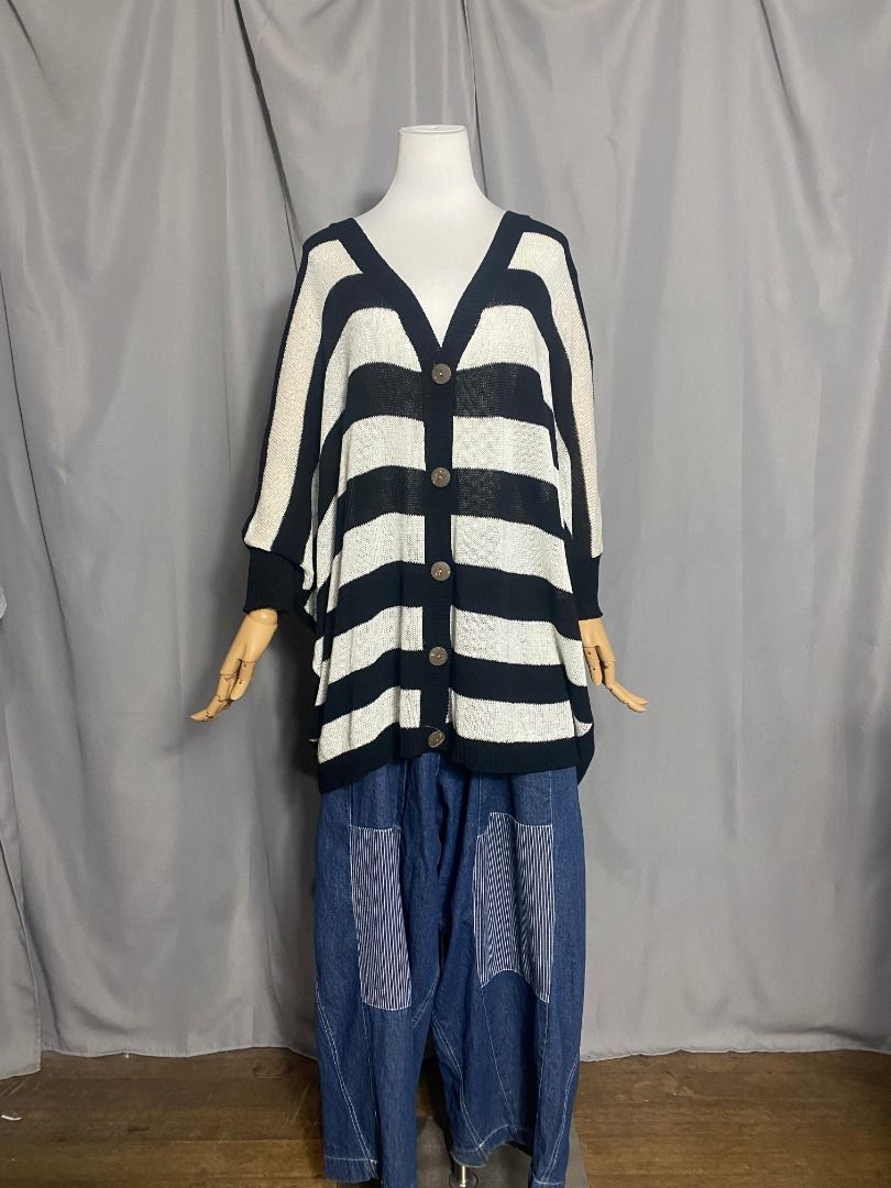 Black & White Oversized Striped Knit Cardigan (Category: Coats, Jackets and Outerwear) located in Las Pinas. Submitted by ipickyou (Listing ID 1453313778, Image 2). Description: Unwashed Condition: 10/10 𝗣𝗿𝗶𝗰𝗲: ₱𝟱𝟱𝟬 𝗠𝗲𝗮𝘀𝘂𝗿𝗲𝗺𝗲𝗻𝘁𝘀 𝘄𝗵𝗲𝗻 𝗹𝗮𝗶𝗱 𝗳𝗹𝗮𝘁: -Length: 32”.