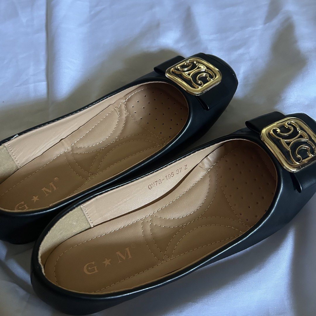 Black Flats Sandals (Category: Flats & Sandals) located in San Pedro. Submitted by aa_jaye (Listing ID 1453374147, Image 3). Description: FOOTWEAR ⊹ new — no flaws/issues ⊹ size: 37 check out my listings for more items! ▫️payment: gcash / bank transfer ▫️delivery: j&t / lalamove (can ship from bgc or san pedro, laguna).