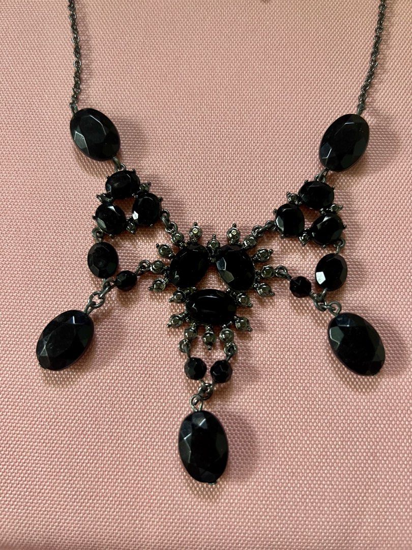 Black Formal Necklace (Category: Necklaces) located in Marikina City. Submitted by itsquake (Listing ID 1453326154, Image 2). Description: Black formal necklace No issue Made of plastic.