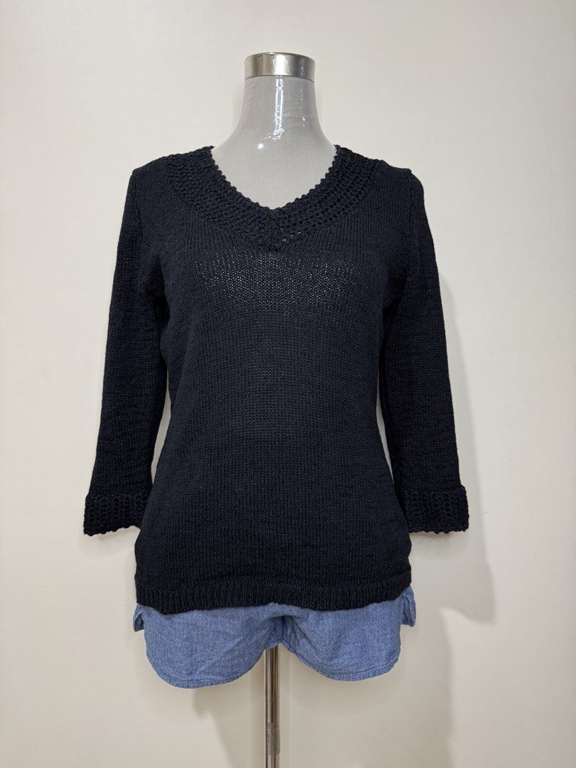 FREE with PURCHASE Black knit top (Category: Longsleeves) located in Baguio. Submitted by findsy_ph (Listing ID 1453306274, Image 2). Description: FREE with purchase. Color may vary due to lighting. Item is from bale. Please manage expectations..