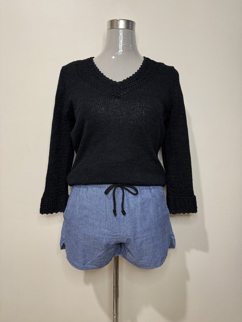 FREE with PURCHASE Black knit top (Category: Longsleeves) located in Baguio. Submitted by findsy_ph (Listing ID 1453306274, Image 1). Description: FREE with purchase. Color may vary due to lighting. Item is from bale. Please manage expectations..