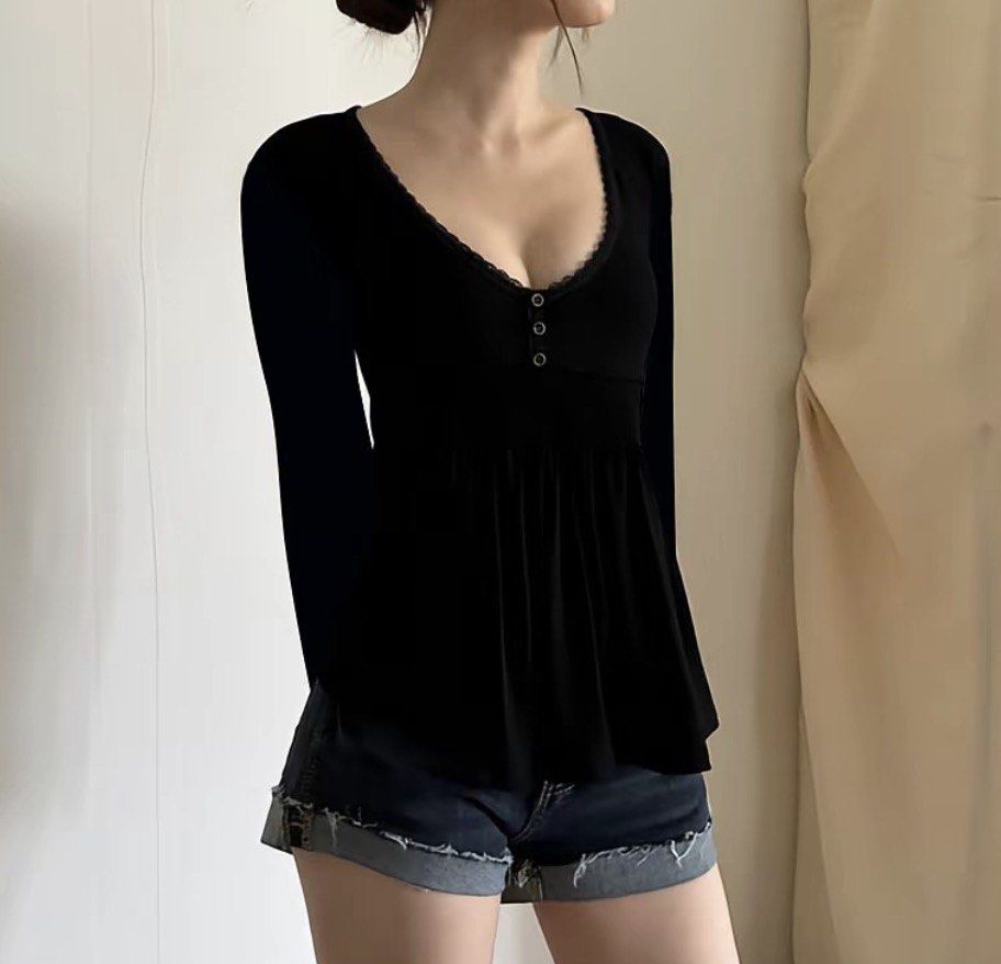 Black Peplum Longsleeve Top (Category: Others Tops) located in Manila. Submitted by picutieee (Listing ID 1453252298, Image 2). Description: xs-med.