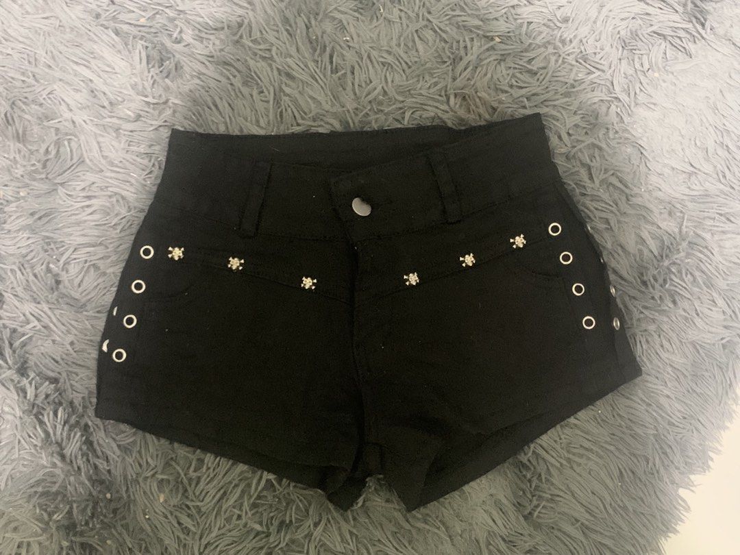 Black Skull Shorts (XS-S) (Category: Shorts) located in Davao. Submitted by _wispy07 (Listing ID 1453238094, Image 1). Description: - Can fit to xs-s size - no ww bc it doesnt fit me - buyer must shoulder the shipping fee - mod: j&t - mop: gcash.