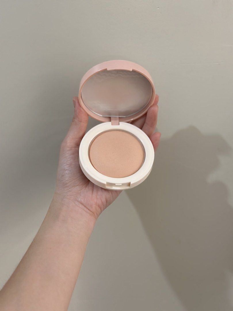 BLK Airy Matte Perfecting Foundation Vanilla - Oat (Category: Makeup) located in Manila. Submitted by kptryl (Listing ID 1453407226, Image 2). Description: - BLK Airy Matte Perfecting Foundation - Shade: Vanilla - Oat - Type: Pressed Powder Foundation - Finish: Light, Matte - Ideal for everyday wear - Barely used - Puff isn’t included anymore for hygiene purposes - RFS: bought this online and it doesn’t match my skin tone.