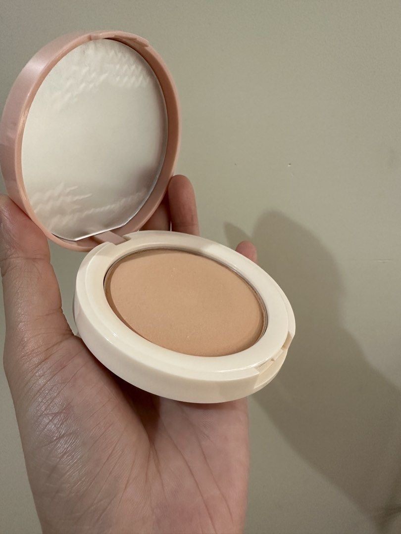 BLK Airy Matte Perfecting Foundation Vanilla - Oat (Category: Makeup) located in Manila. Submitted by kptryl (Listing ID 1453407226, Image 3). Description: - BLK Airy Matte Perfecting Foundation - Shade: Vanilla - Oat - Type: Pressed Powder Foundation - Finish: Light, Matte - Ideal for everyday wear - Barely used - Puff isn’t included anymore for hygiene purposes - RFS: bought this online and it doesn’t match my skin tone.