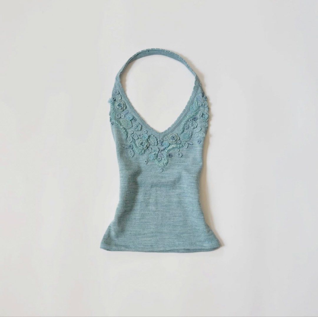 blue halter floral top (Category: Others Tops) located in Paranaque City. Submitted by coffeebeanss (Listing ID 1453338162, Image 2). Description: - knit material - fits XS to S.