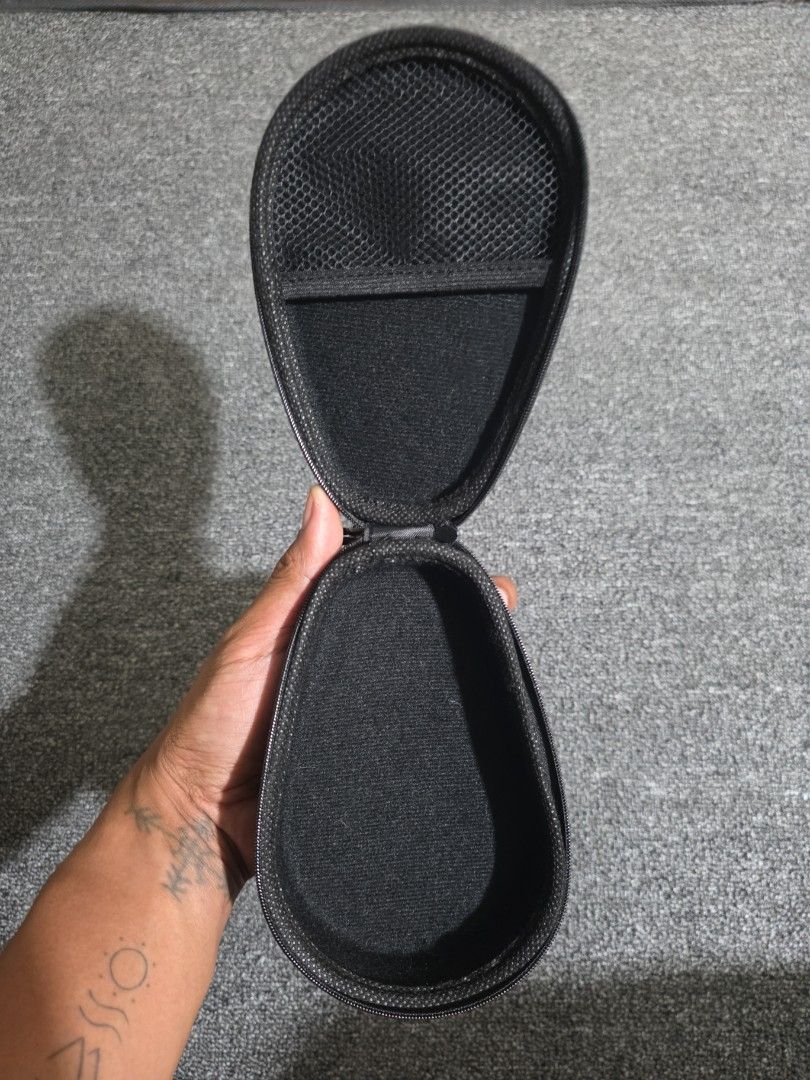 Bone Conductor Earphones Hard Shell Case (Category: Storage Boxes & Baskets) located in Mandaluyong City. Submitted by rndm.stuff (Listing ID 1453415785, Image 2). Description: 💯MAKE READING A HABIT! 👌RFS: Not used anymore 👌Buyer books and shoulders SF.