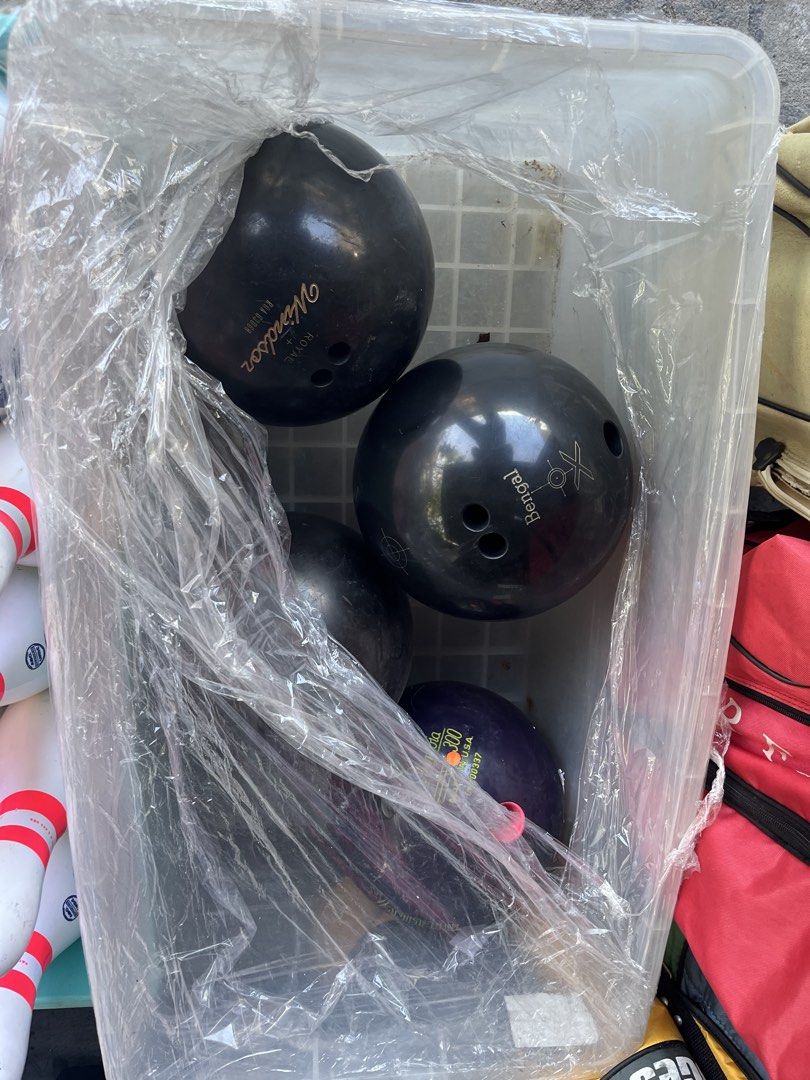 Bowling set (Category: Toys & Collectibles) located in Calasiao. Submitted by xwbj4ycjw975281 (Listing ID 1453424300, Image 2). Description: original Bowling set selling per pc. 850 as is .