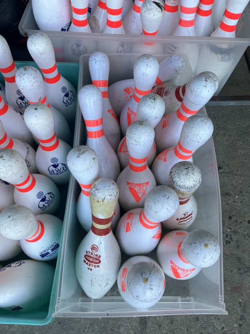 Bowling set (Category: Toys & Collectibles) located in Calasiao. Submitted by xwbj4ycjw975281 (Listing ID 1453424300, Image 1). Description: original Bowling set selling per pc. 850 as is .