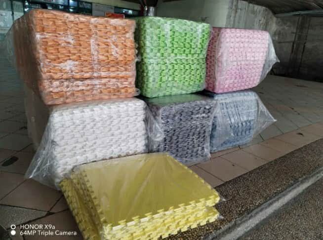 Brandnew Puzzle Mat 60x60cm (Category: Infant Playtime) located in Las Pinas. Submitted by solmabs (Listing ID 1453392376, Image 1). Description: Brandnew Puzzle Mat 60x60cm size 4pcs per pack 220 Same day delivery and COD Via lalamove.