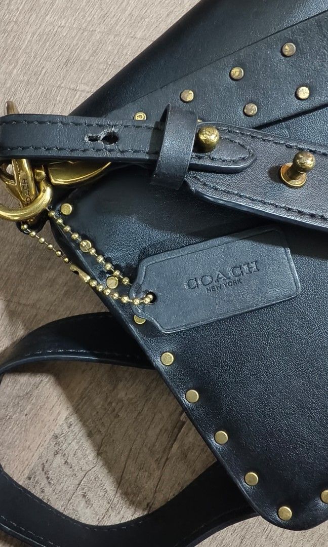 Bundle Bag (Category: Cross-body Bags) located in Shah Alam. Submitted by hauztrendempire (Listing ID 1453401191, Image 3). Description: Bundle Bag Coach Beat 18 Rivets Black Leather Bag **Condition: 8.5/10** **There are signs of use as it's a bundle Bag** **Not For Fussy Buyers** **Price Includes Postage** **NO COD, COURIER ONLY** **Msg If Interested**.