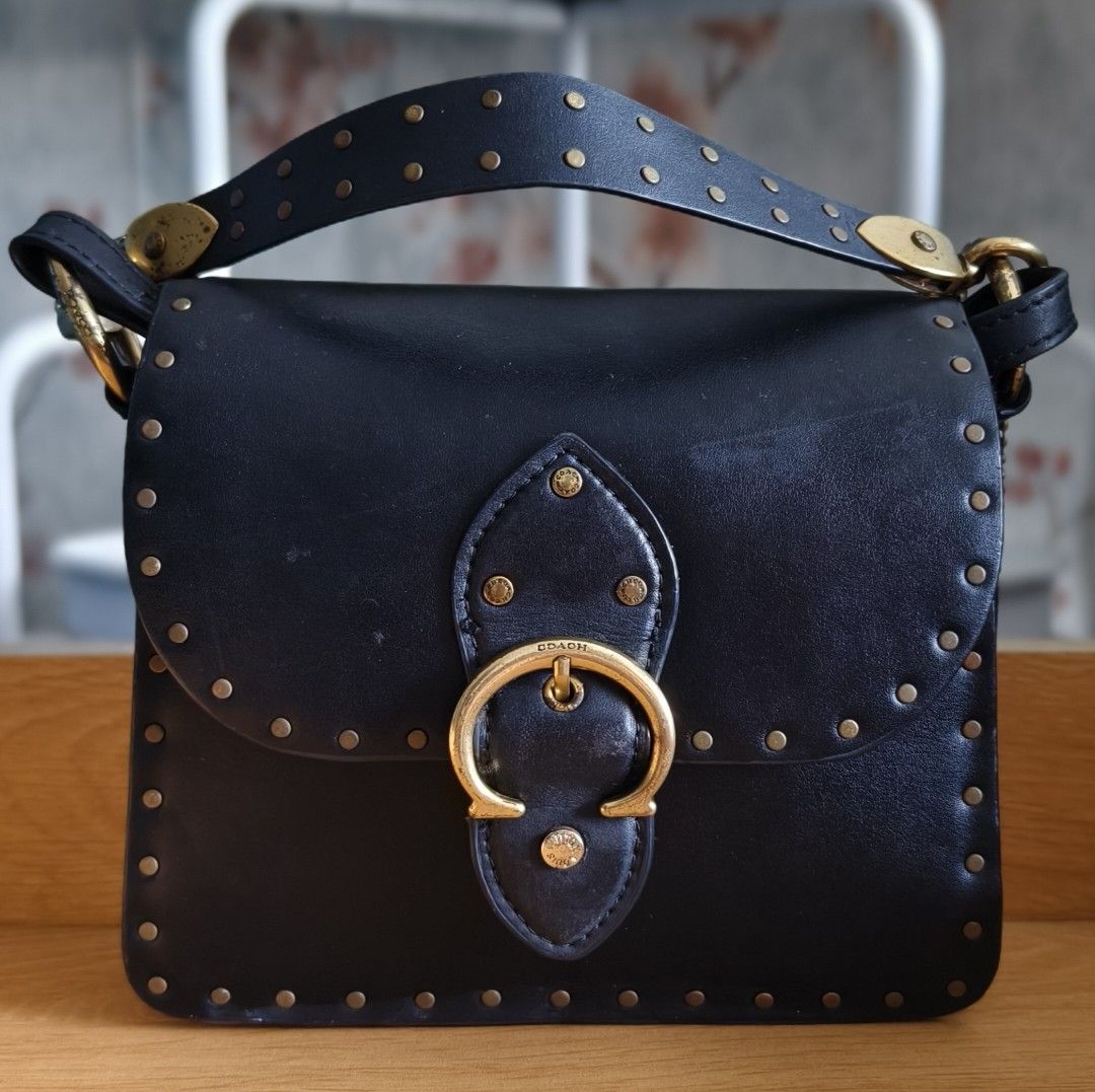 Bundle Bag (Category: Cross-body Bags) located in Shah Alam. Submitted by hauztrendempire (Listing ID 1453401191, Image 2). Description: Bundle Bag Coach Beat 18 Rivets Black Leather Bag **Condition: 8.5/10** **There are signs of use as it's a bundle Bag** **Not For Fussy Buyers** **Price Includes Postage** **NO COD, COURIER ONLY** **Msg If Interested**.