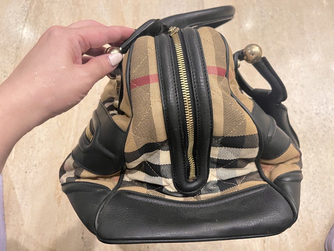 Burberry duffle bag (Category: Luxury Bags & Wallets) located in Taguig. Submitted by jitbug55 (Listing ID 1453384737, Image 2). Description: Brand new, never been used. Kept for years. No inclusions. .